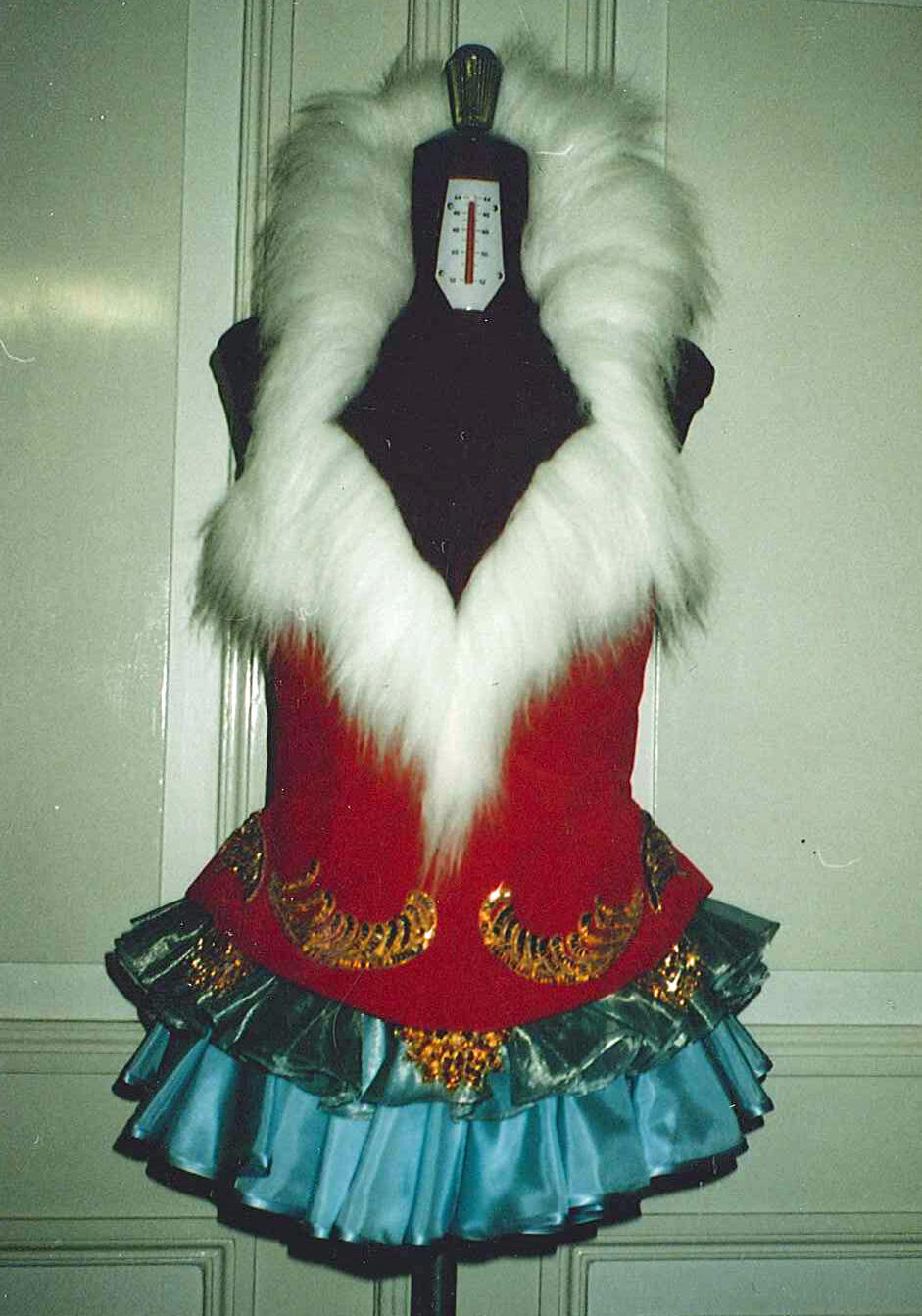 Outfit van Hellun Zelluf, driedelig