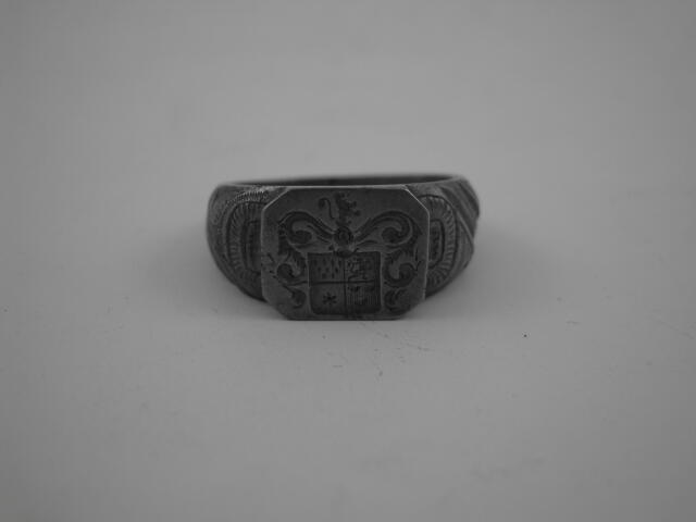 Doos met voorwerpen betreffende Van Speyk (ring)