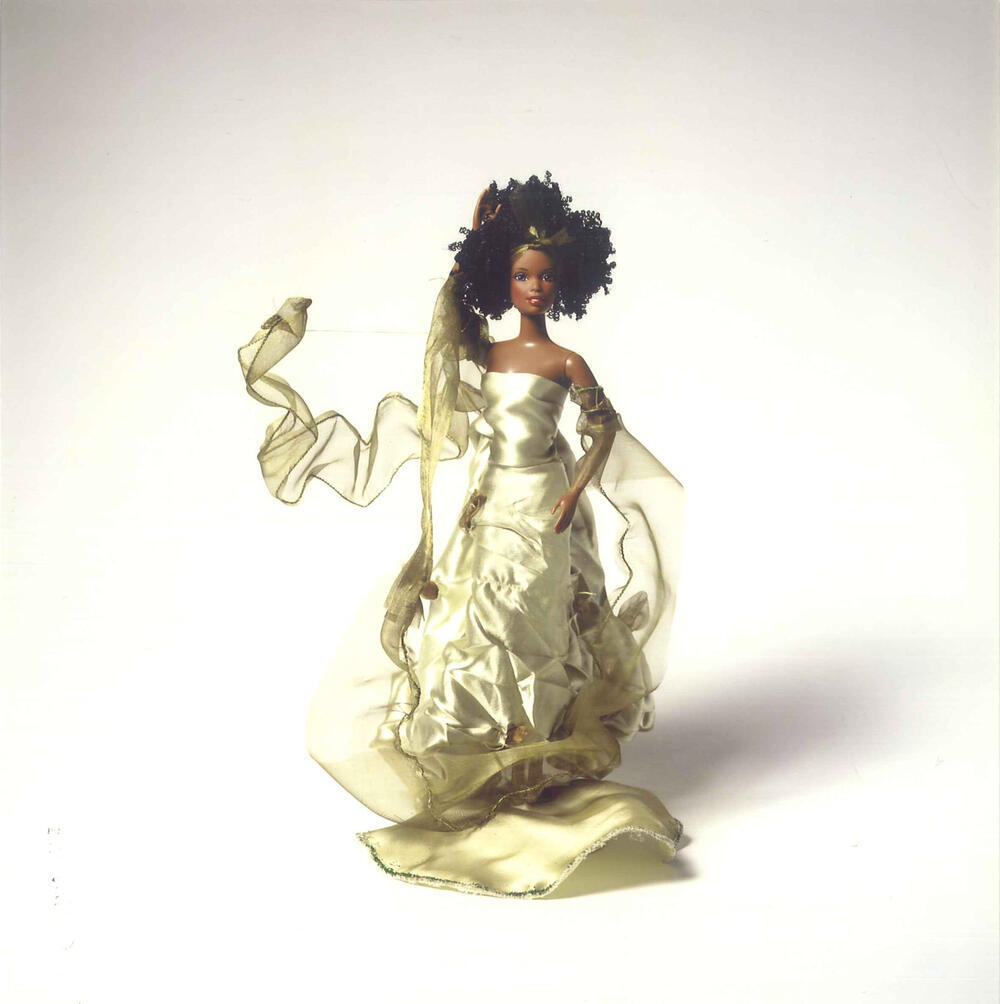 'Wervelwind', Barbiepop met trouwjapon van meidencentrum Silver Scissors