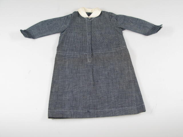 Schaalmodellen kleding Diaconessenhuis op Overtoom (japon)