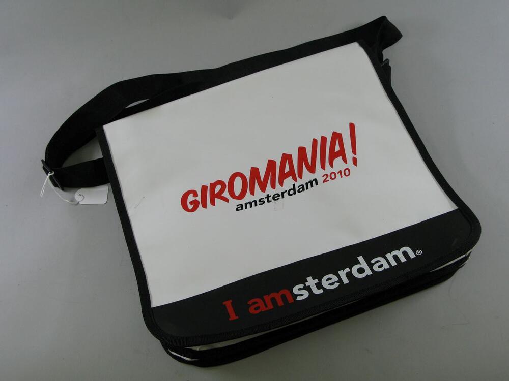 Tas ter promotie van start Giro d'Italia in Amsterdam, 8-10 mei 2010