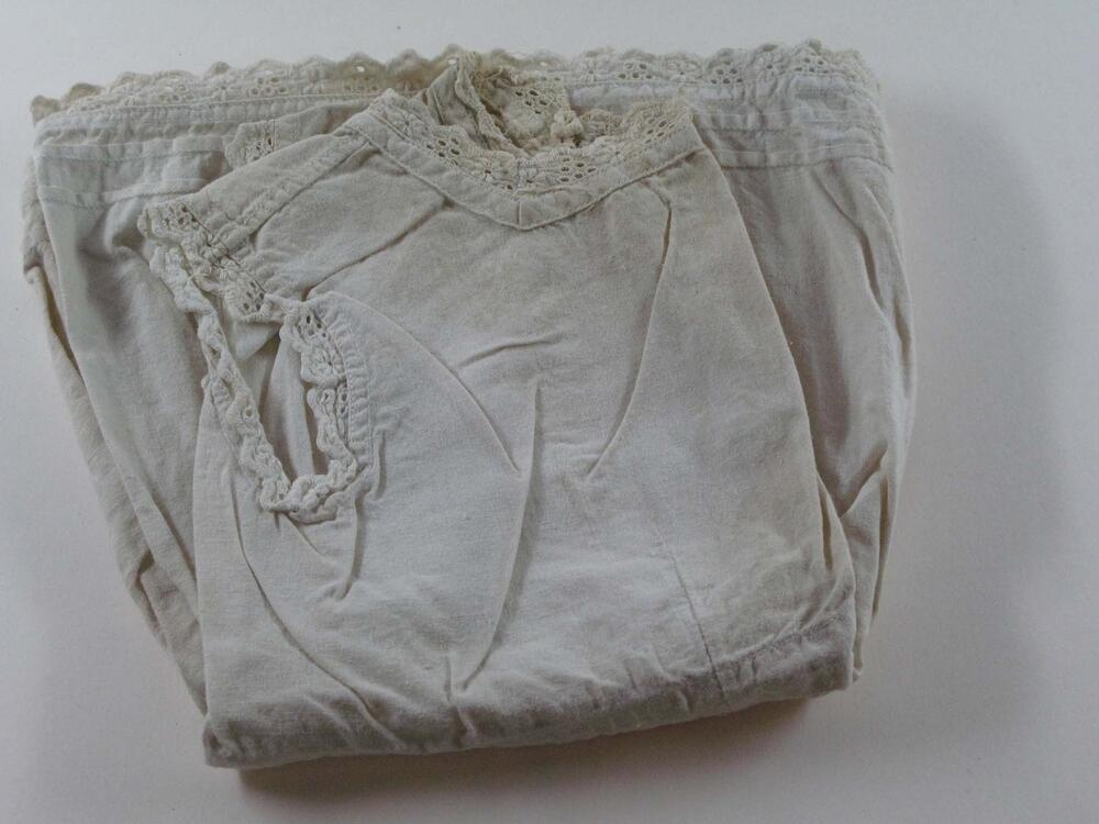 Vondelingenkleding: onderjurk