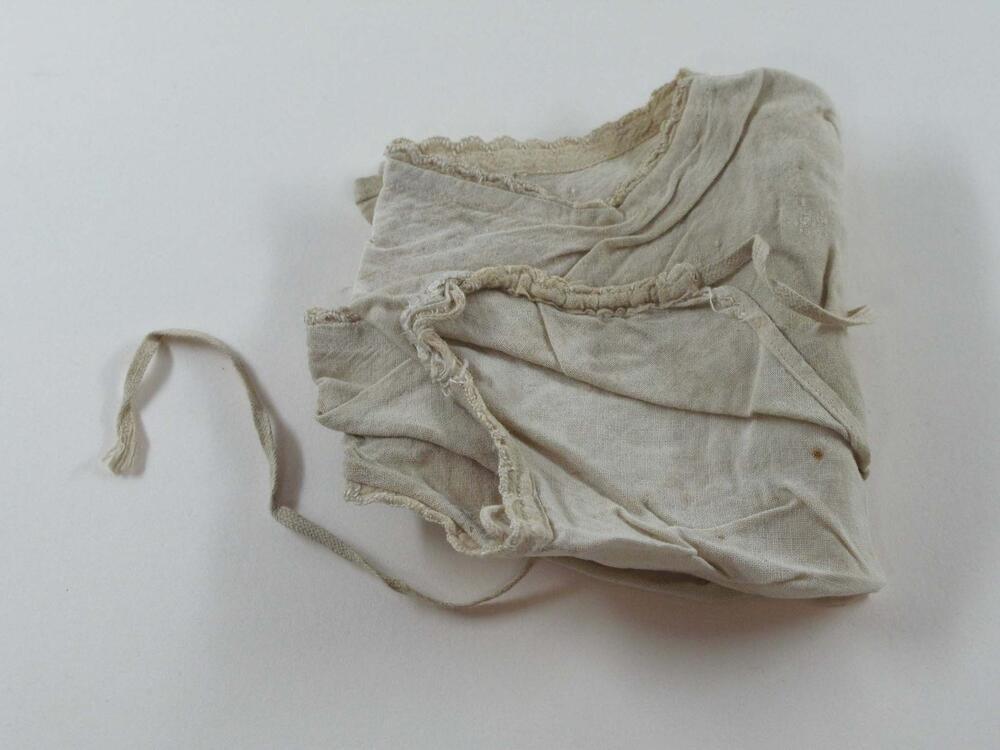 Vondelingenkleding: hemdje