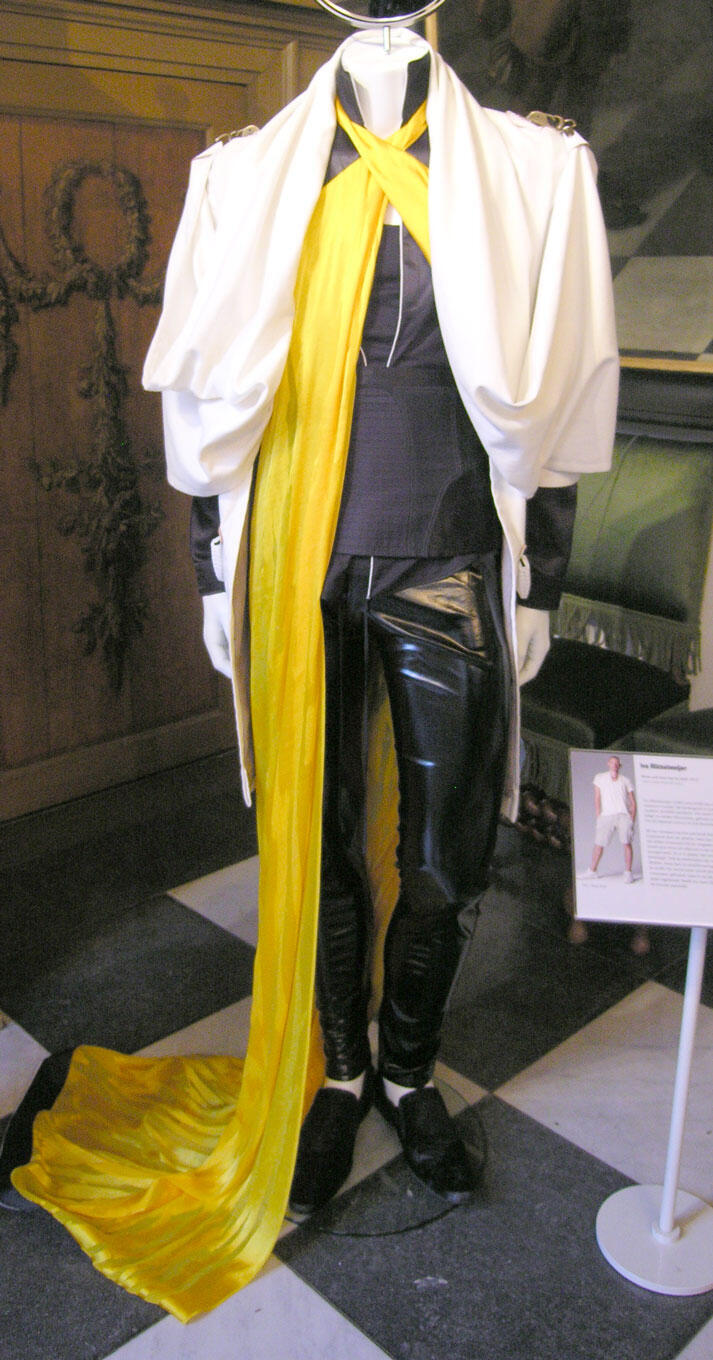 Body suit met top, sjaal en schoenen