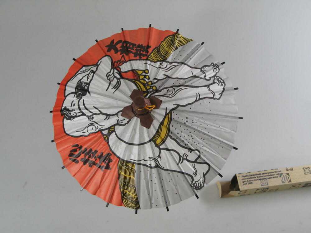 Japans parasolletje met sumo-worstelaars, ontvangen van keizer en keizerin Japan