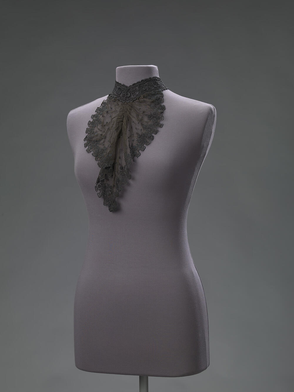Guimpe met jabot