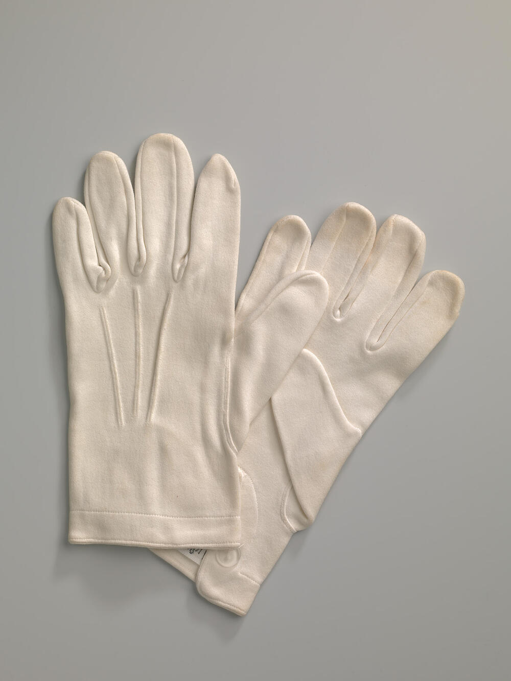 Uniform van het Harmoniecorps Tuindorp ( 1 paar handschoenen)