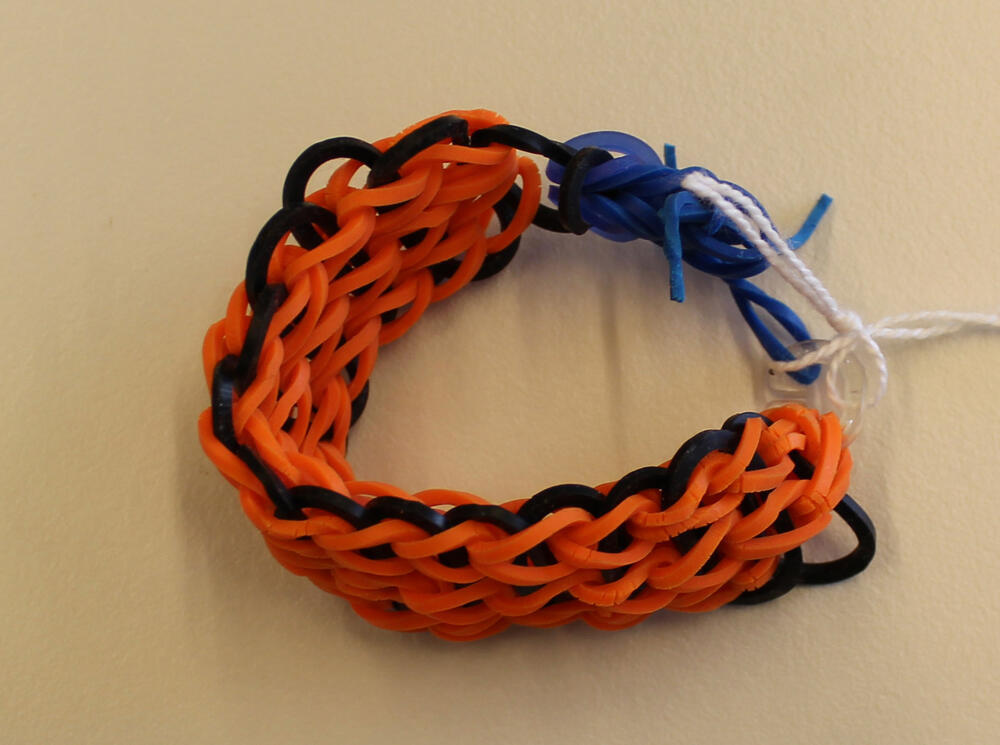 Armband bij juniormodel juichpak