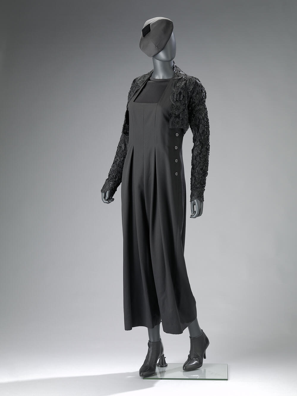 Ensemble (broekpak, longsleeve, bolero en mantel)