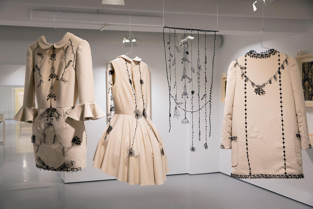 Outfits 'Sketching on my dress'