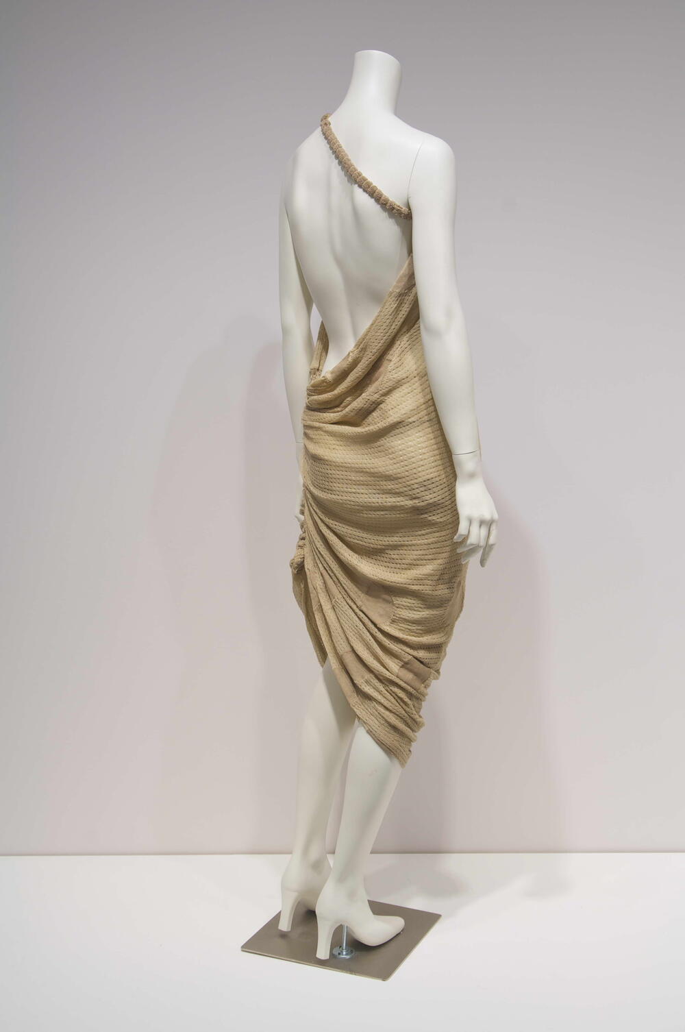 Gebreide jurk 'Comma', uit 'Request for landing', collectie lente-zomer 2011