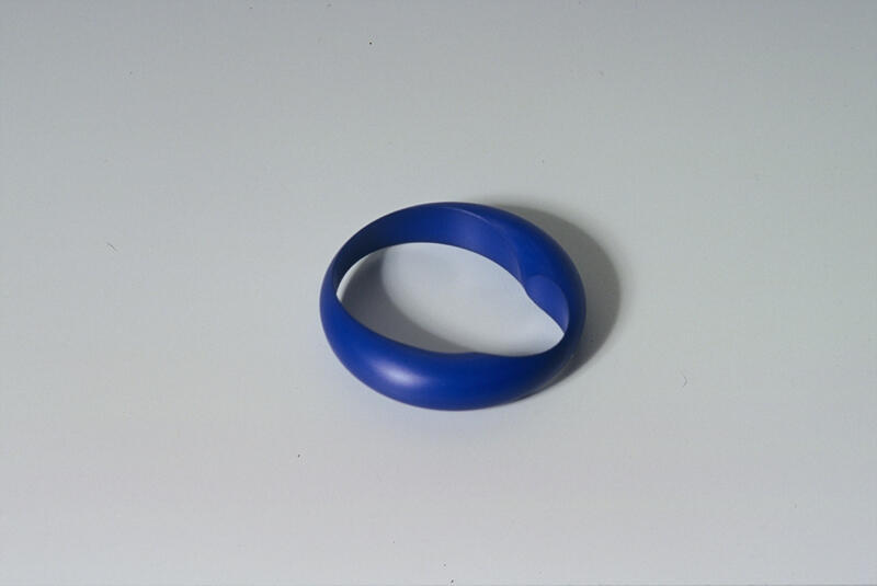 Armband van uitgefreesd nylon