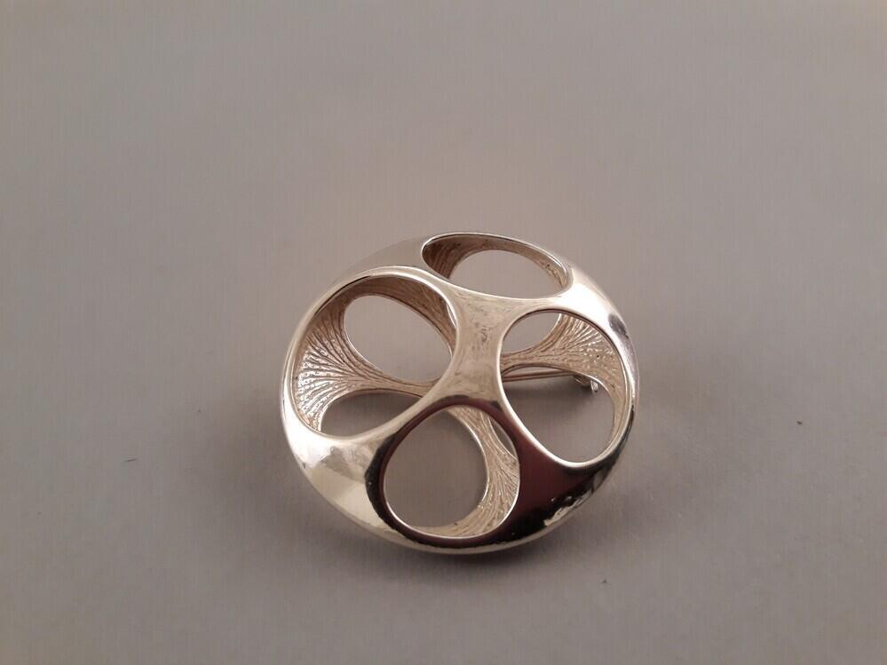 Broche