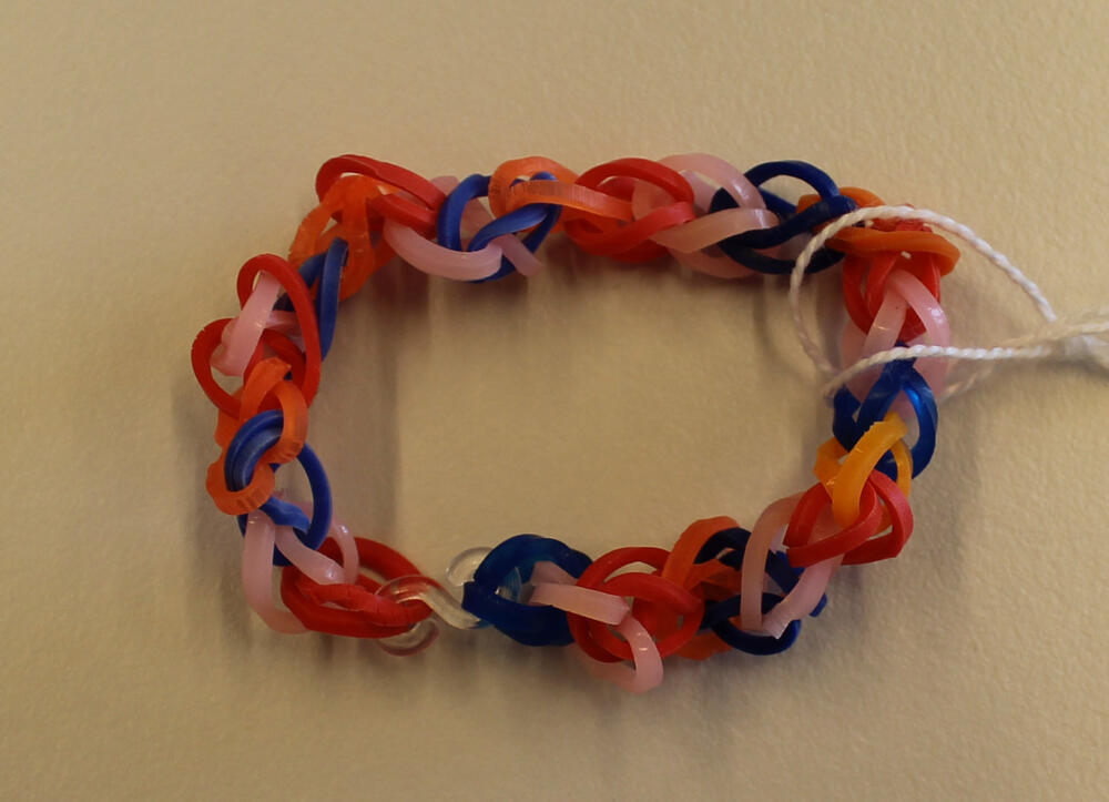 Armband bij juniormodel juichpak