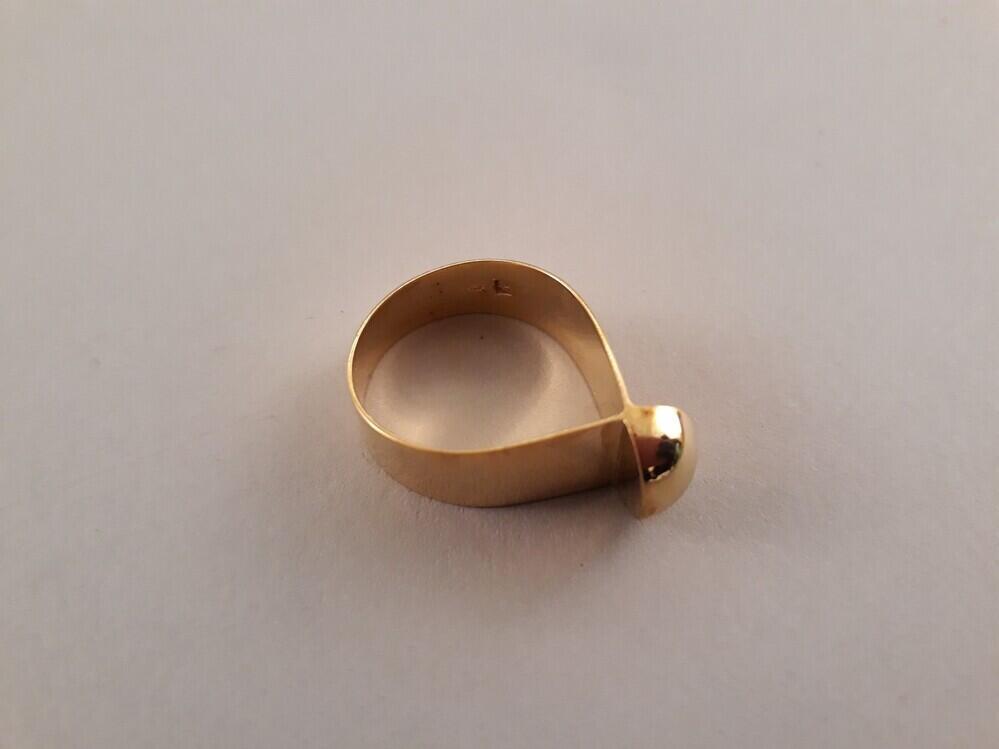 Gouden ring 'Een kwartbol'