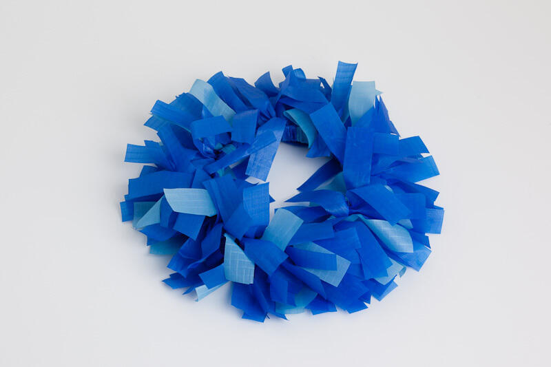 Donker met licht blauwe armband