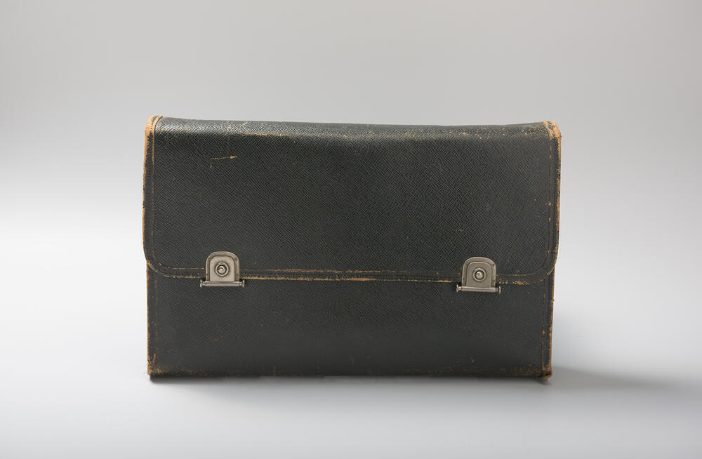 Reisnecessaire van Aletta Jacobs (etui)
