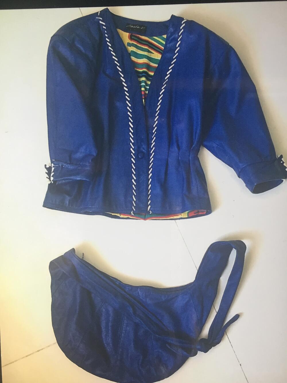 Blauwe jas en handtas