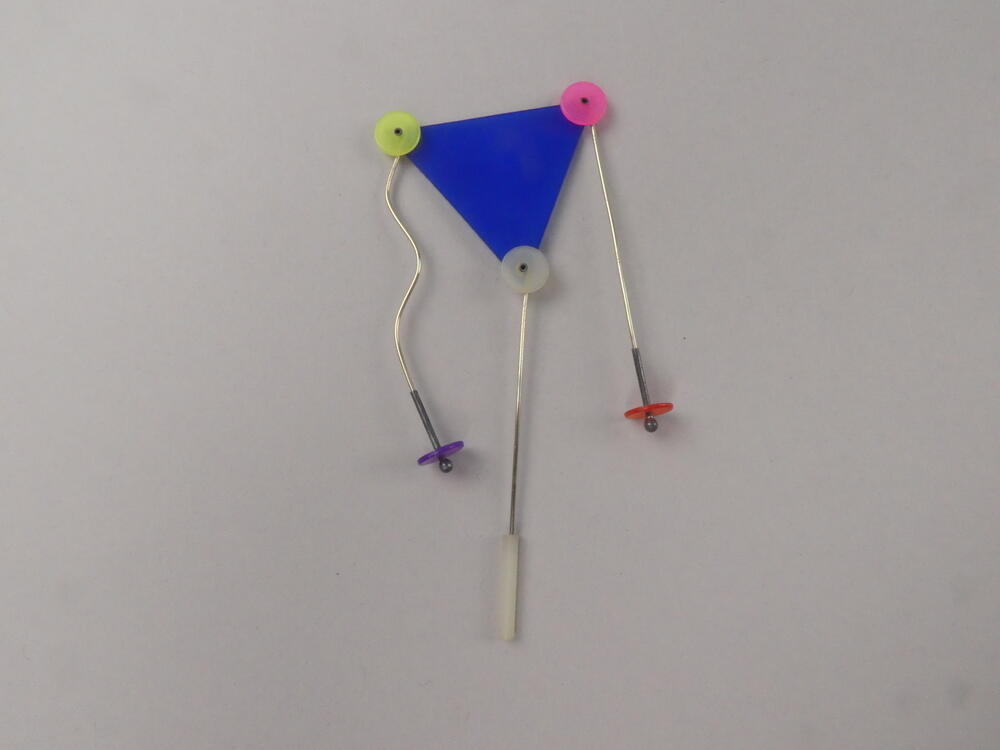 Driehoekige broche