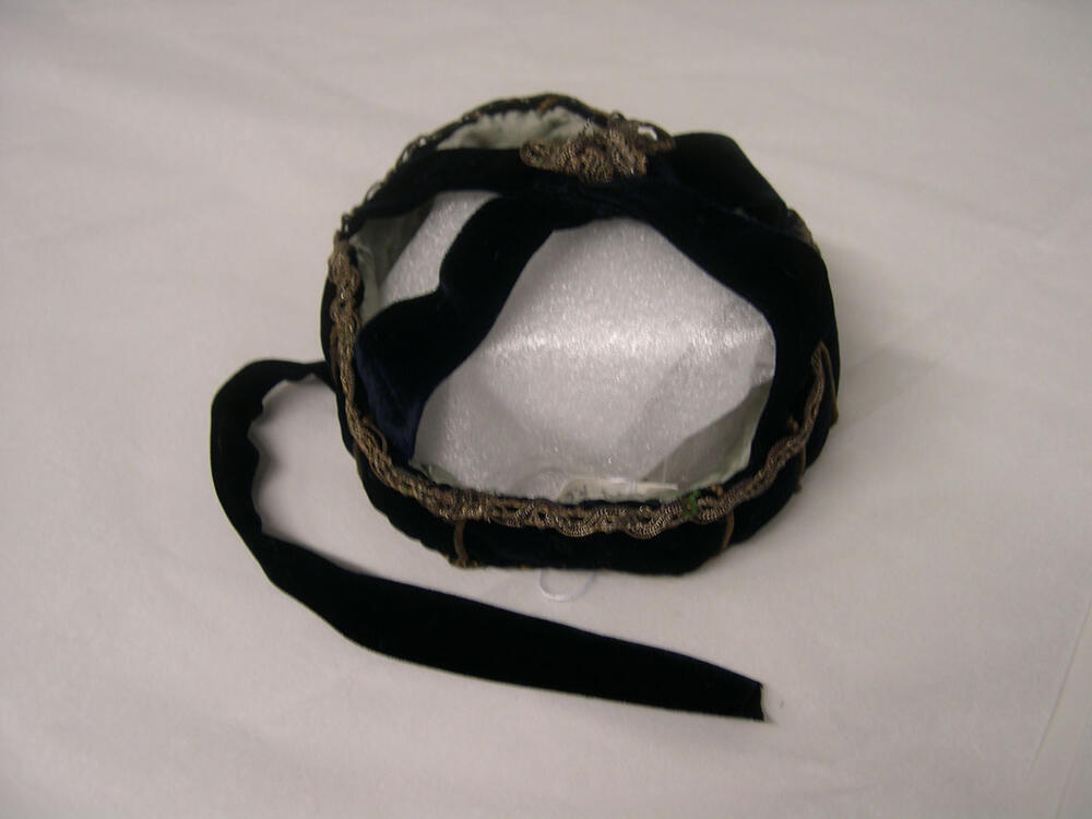 Valhoedje (replica)