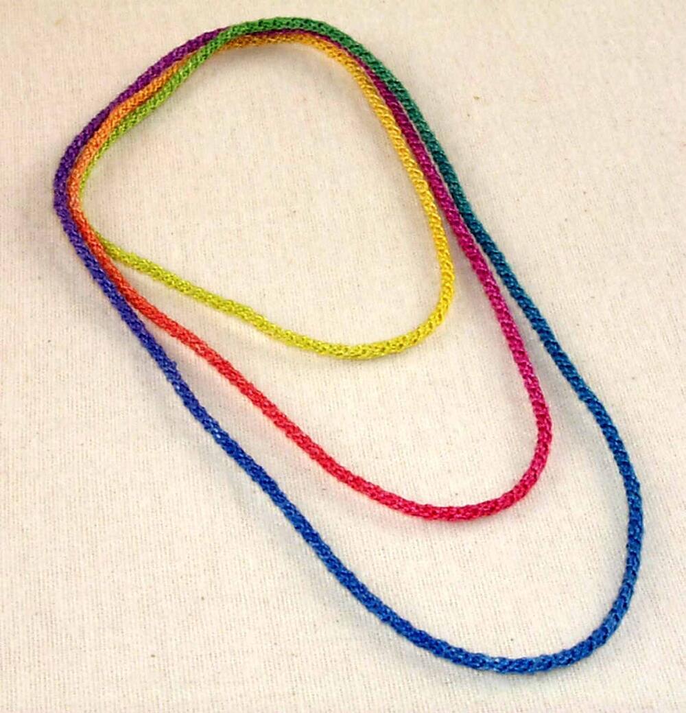 'Regenbooghalssieraad'