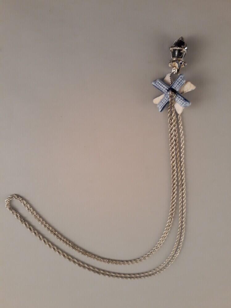 Hanger met kettingen 'Hollandse molen'