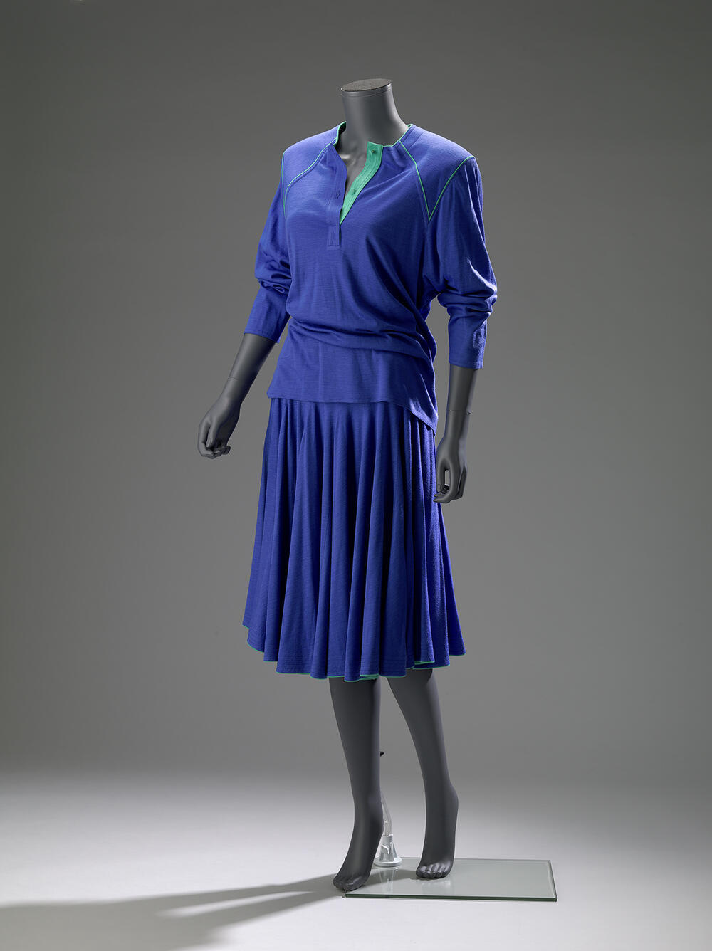 Kledingensemble (shirt met rok)