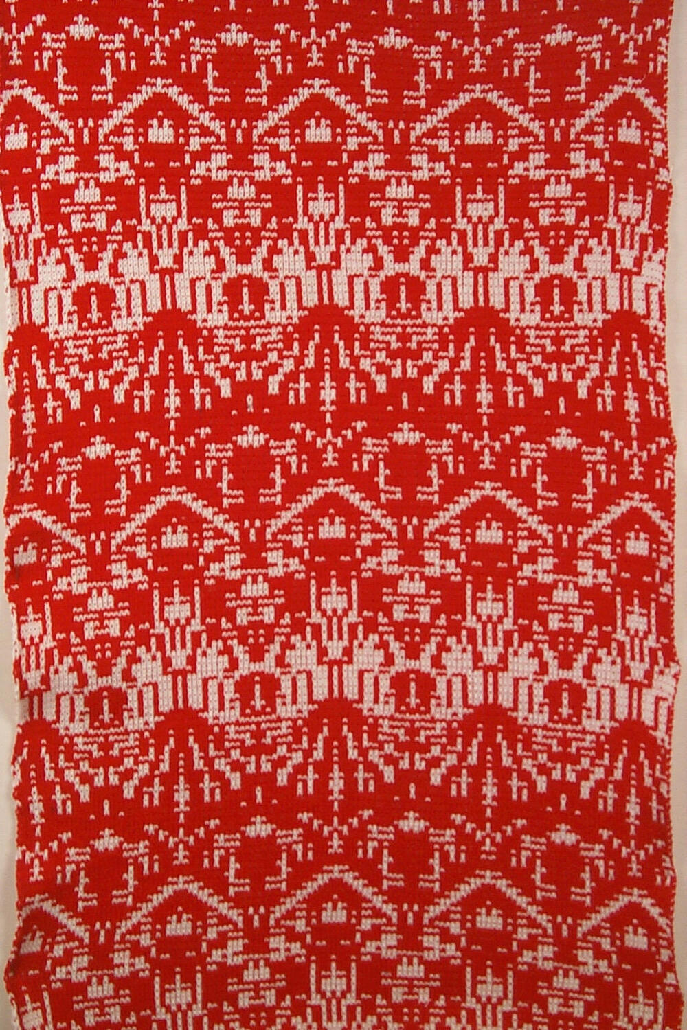Gebreide kledingstof in wit en rood