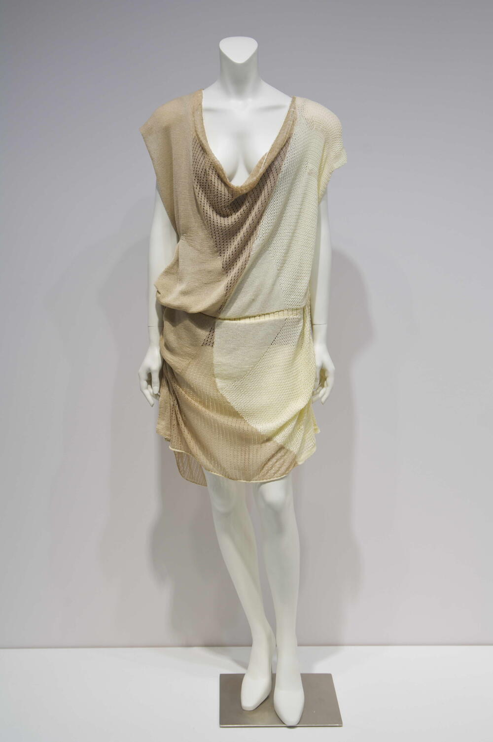 Gebreide jurk 'Painted lady' met body, uit 'Request for landing', collectie lente-zomer 2011