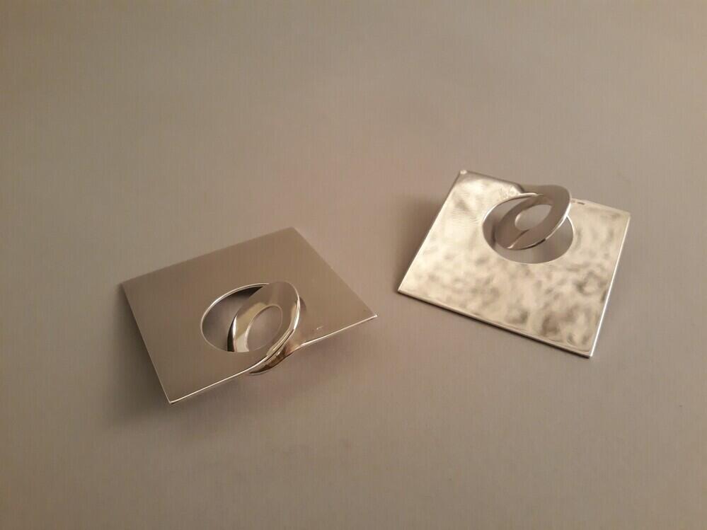 Paar vierkante oorsieraden