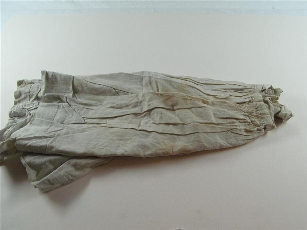 Vondelingenkleding: jurk/schort