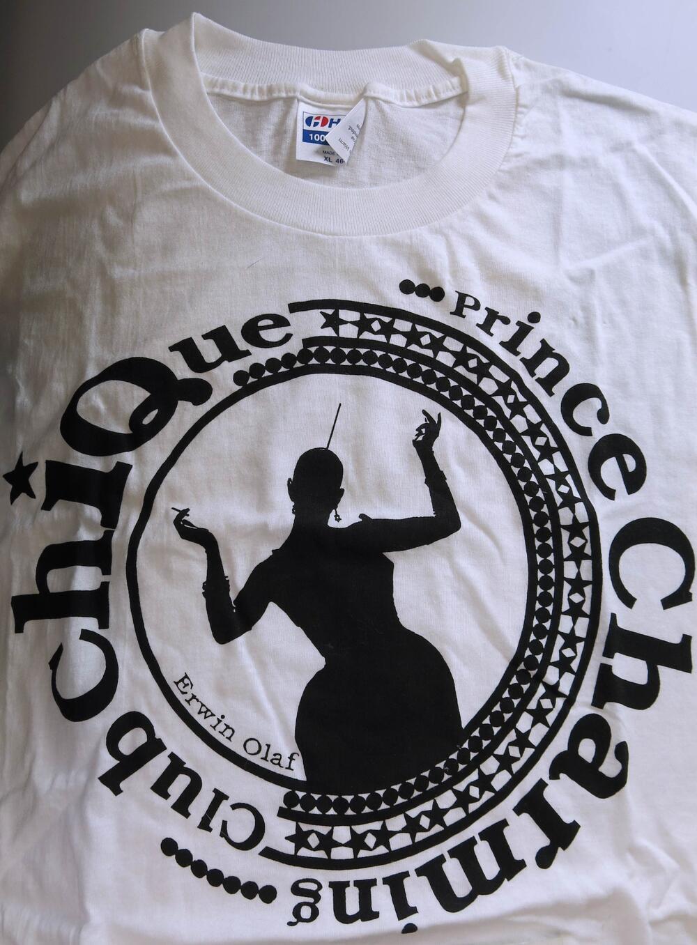 T-shirt van Club Chique met Hellun Zelluf
