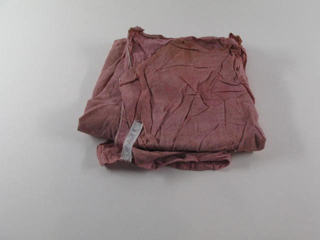 Katoenen lap met speld (deel van vondelingenkleding)