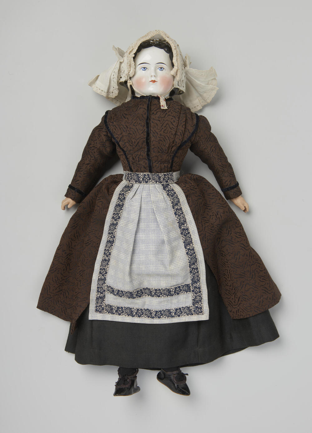 Pop in opknapdracht uit de omgeving van Ommen omstreeks 1870