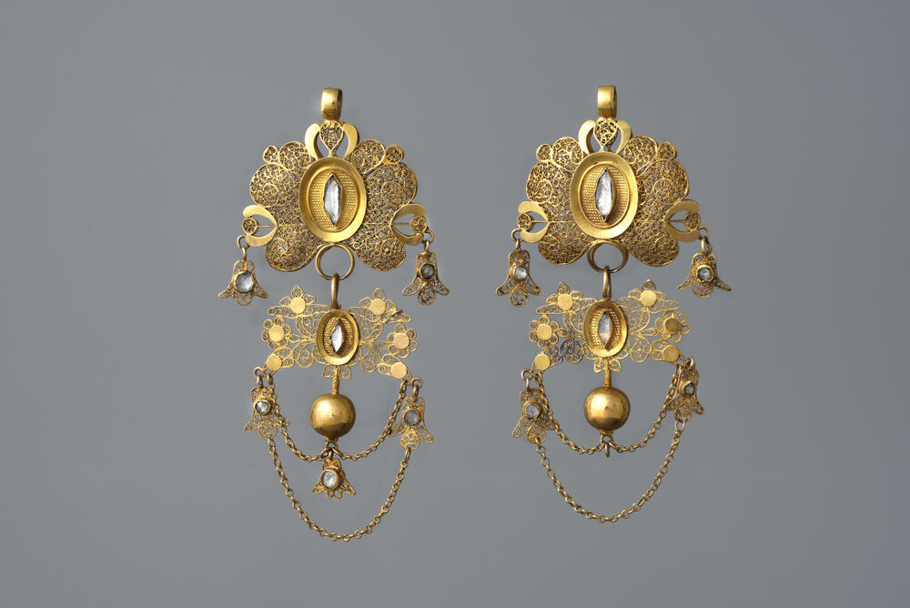 Paar gouden 'spiegelbellen', Tholen, 1853–1856