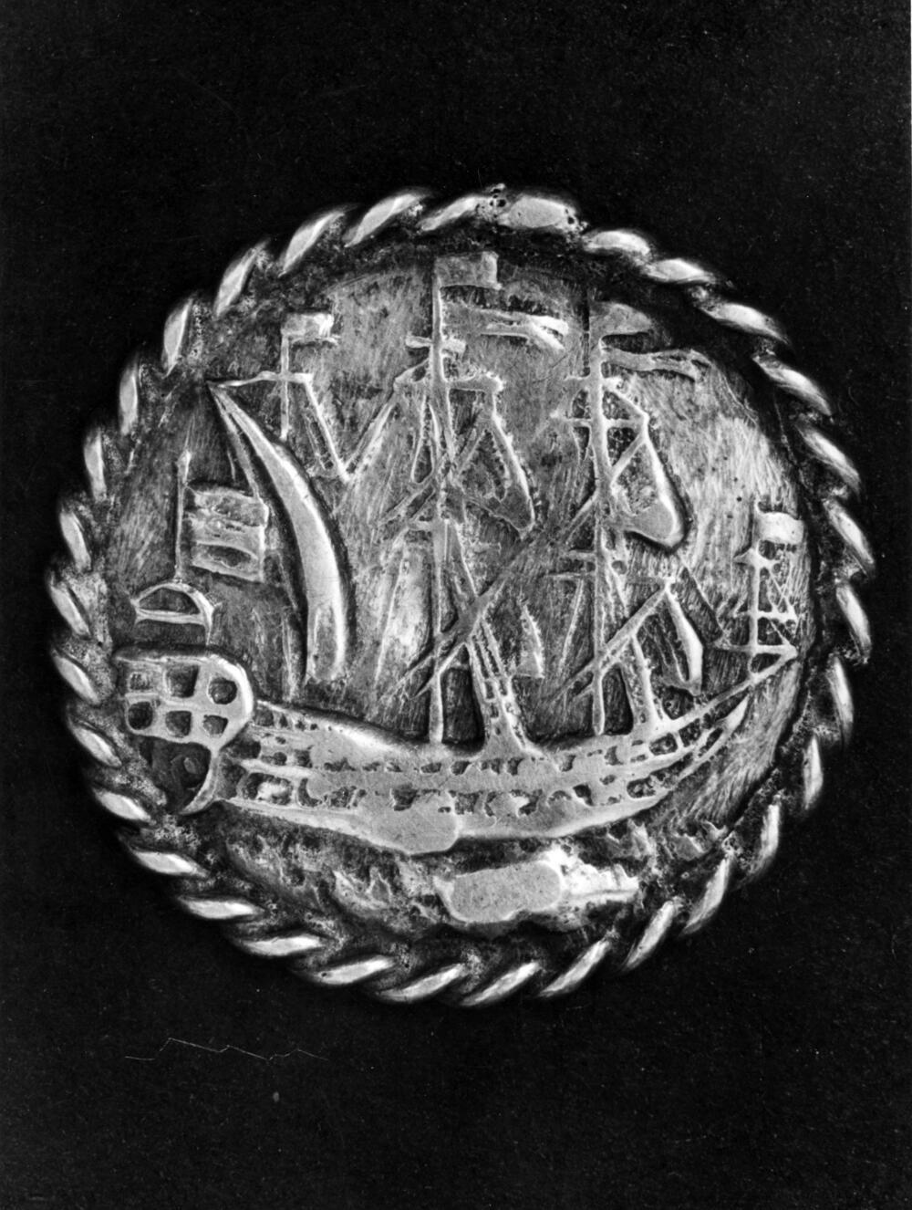 Zilveren knoop met schip, Marken, 1943