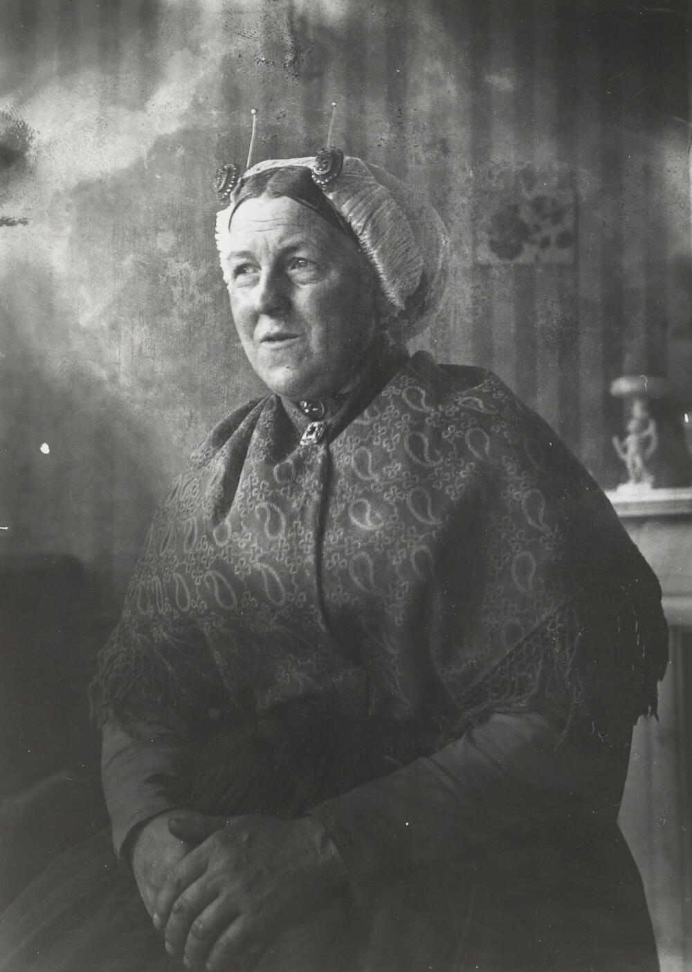 Vrouw in Scheveningse streekdracht, 1913–1916