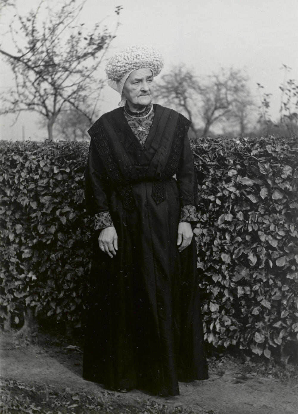 Vrouw uit Princenhage in streekdracht, 1950