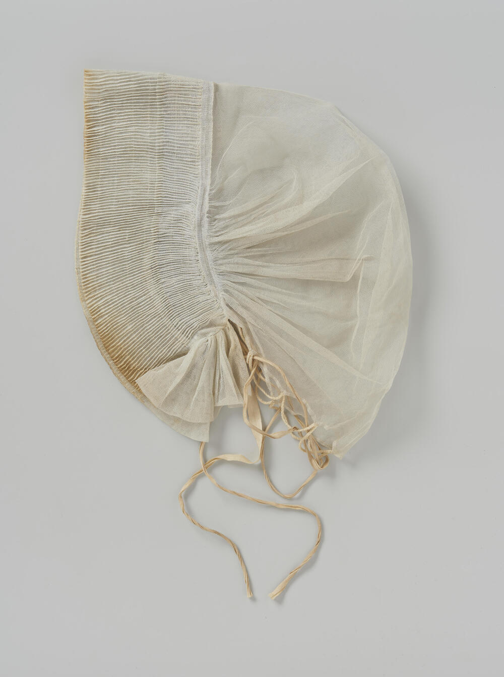 'Plooimuts' voor de rouw, Bavel, circa 1890