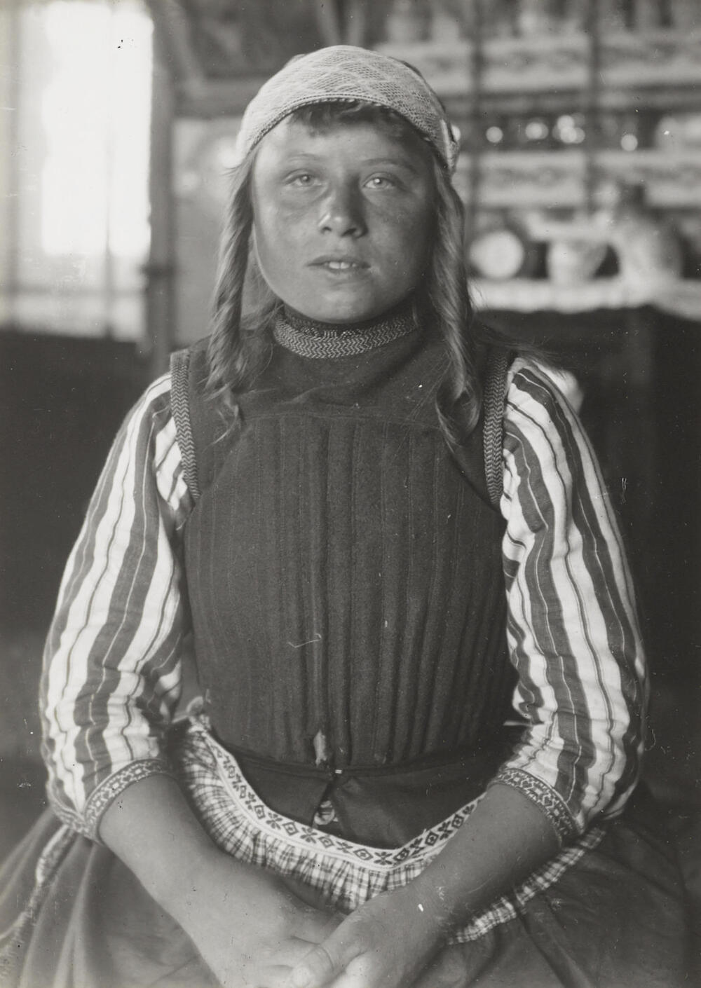 Meisje in Marker dracht, circa 1915