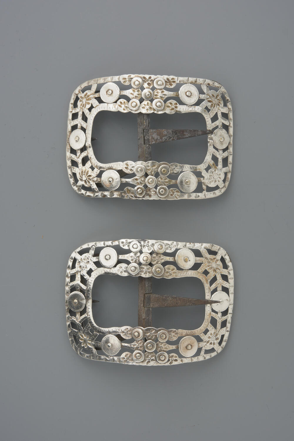 Paar zilveren schoengespen, Bunschoten-Spakenburg, 1909 en 1918