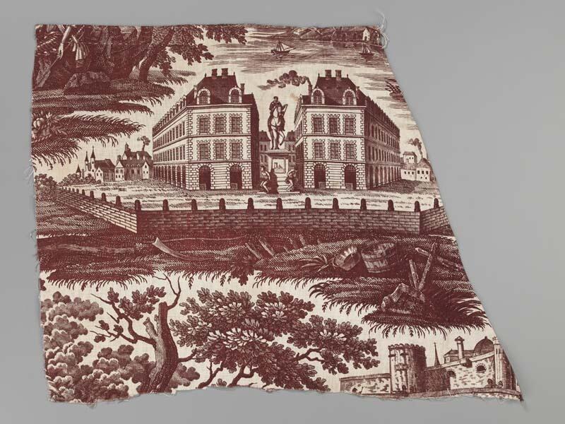 Kleine lap katoen, bedrukt in bruinrood met voorstellingen, van een slag, kasteel, kerk enz., hoort…