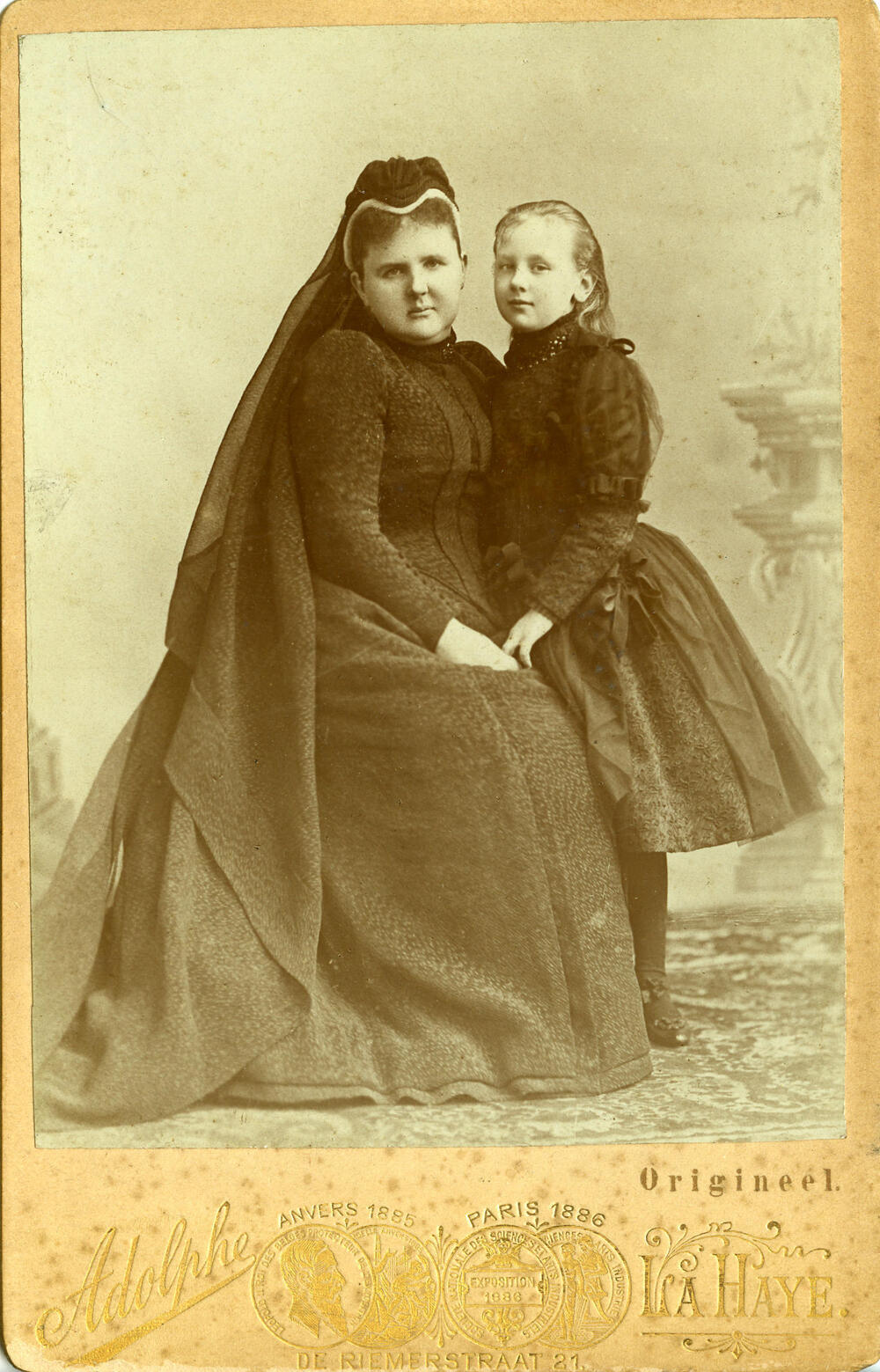 Regentes Emma en koningin Wilhelmina