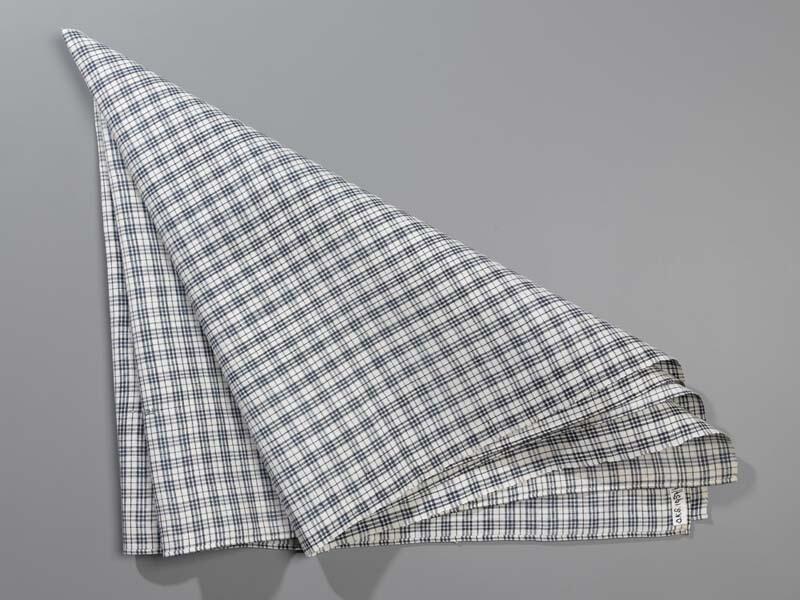 Sondook met ingeweven ruit in wit en blauw met in kleuren gewerkte stoppen