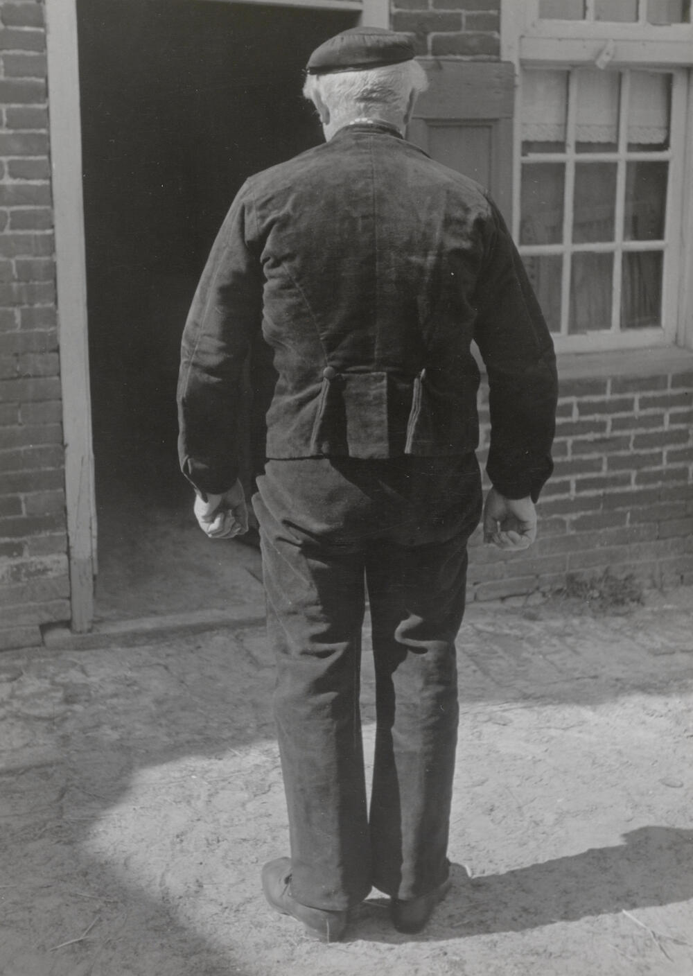 Jan Smit in Staphorster dracht, 1944