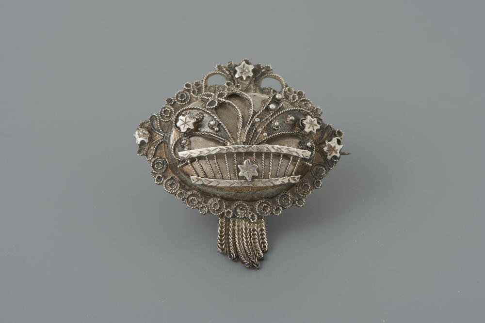 Zilveren broche, Nederland, 1906–1953