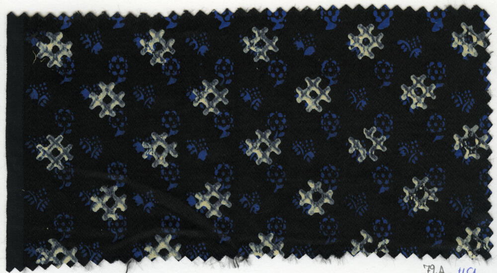 Zwart satijn met blauw-wit stipwerk, Staphorst, 1920–1980