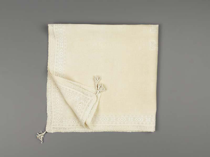 Zakdoek van fijn wit linnen met monogram L.E.