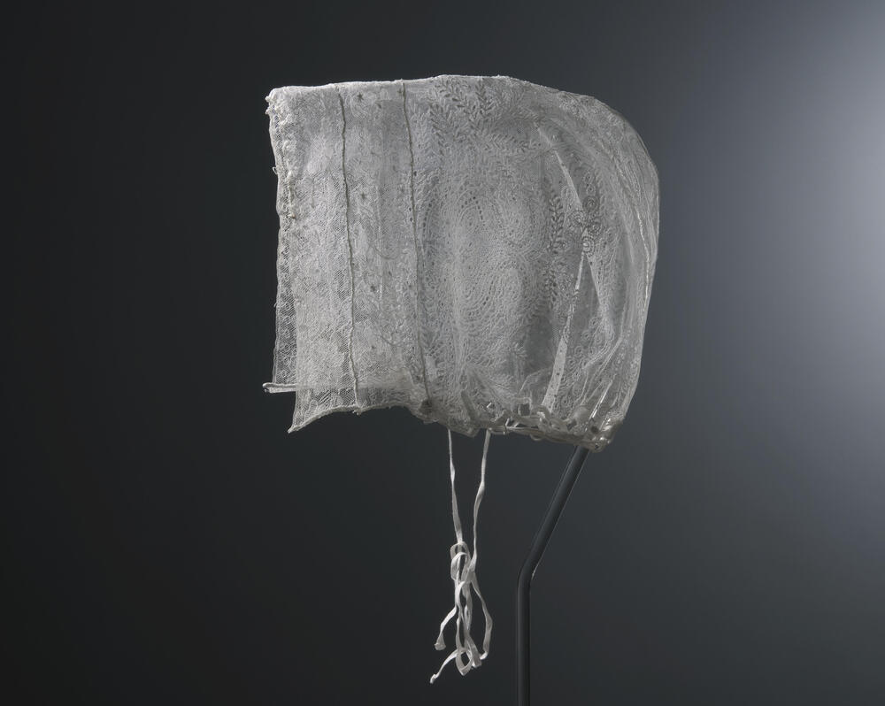 Muts met vierkante klappen, Scheveningen, voor 1953