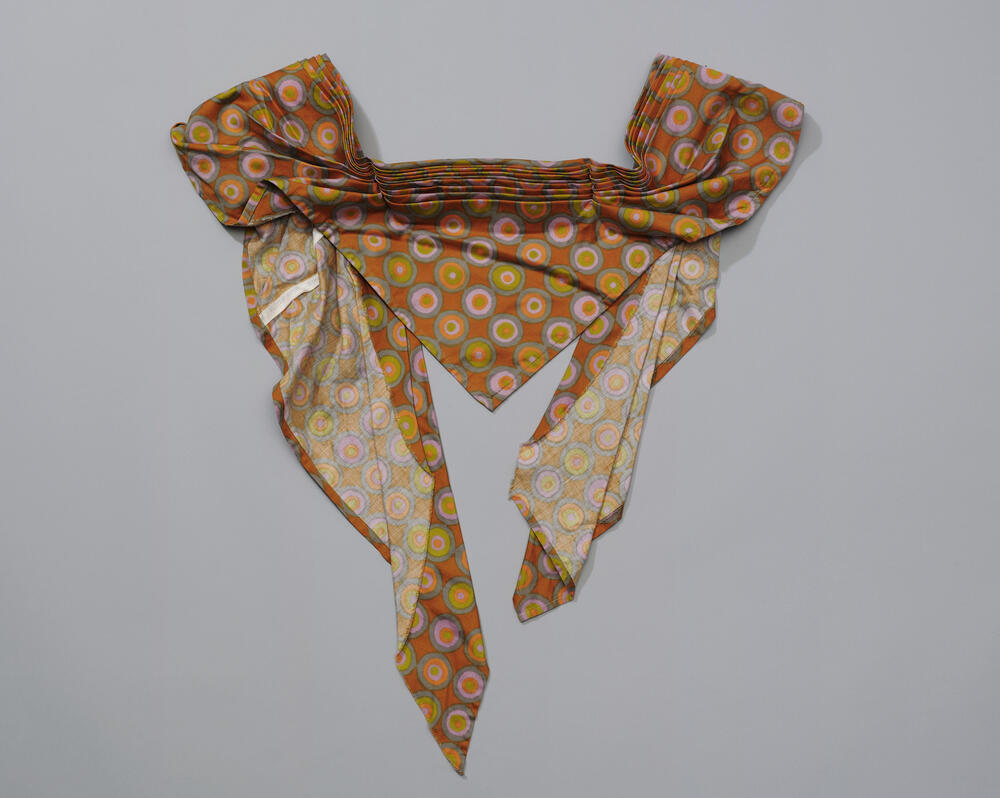 Doek horend bij meisjesbeuk, Zuid-Beveland, voor 1976